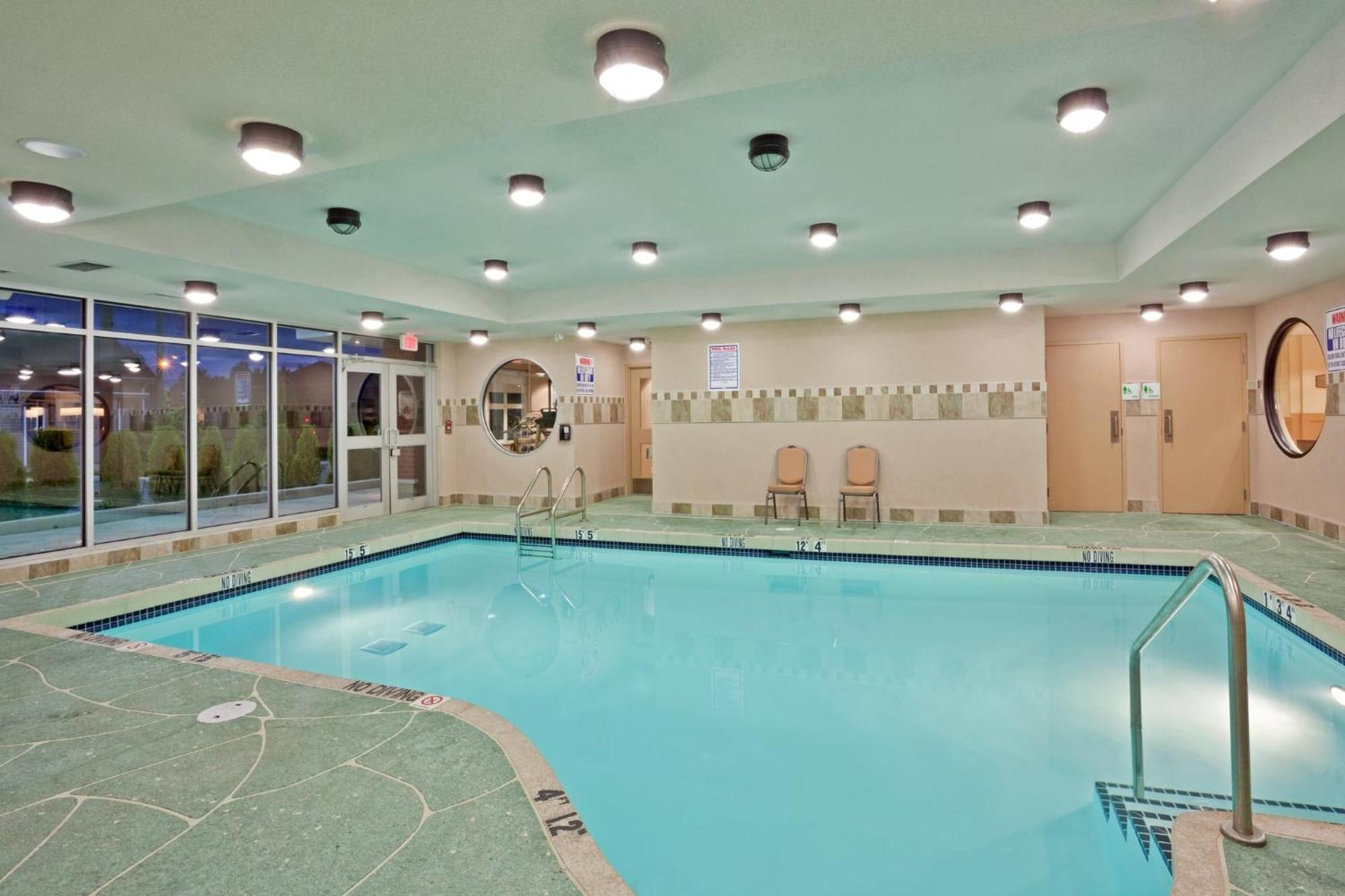 Holiday Inn Hotel & Suites Surrey East - Cloverdale By Ihg Zewnętrze zdjęcie