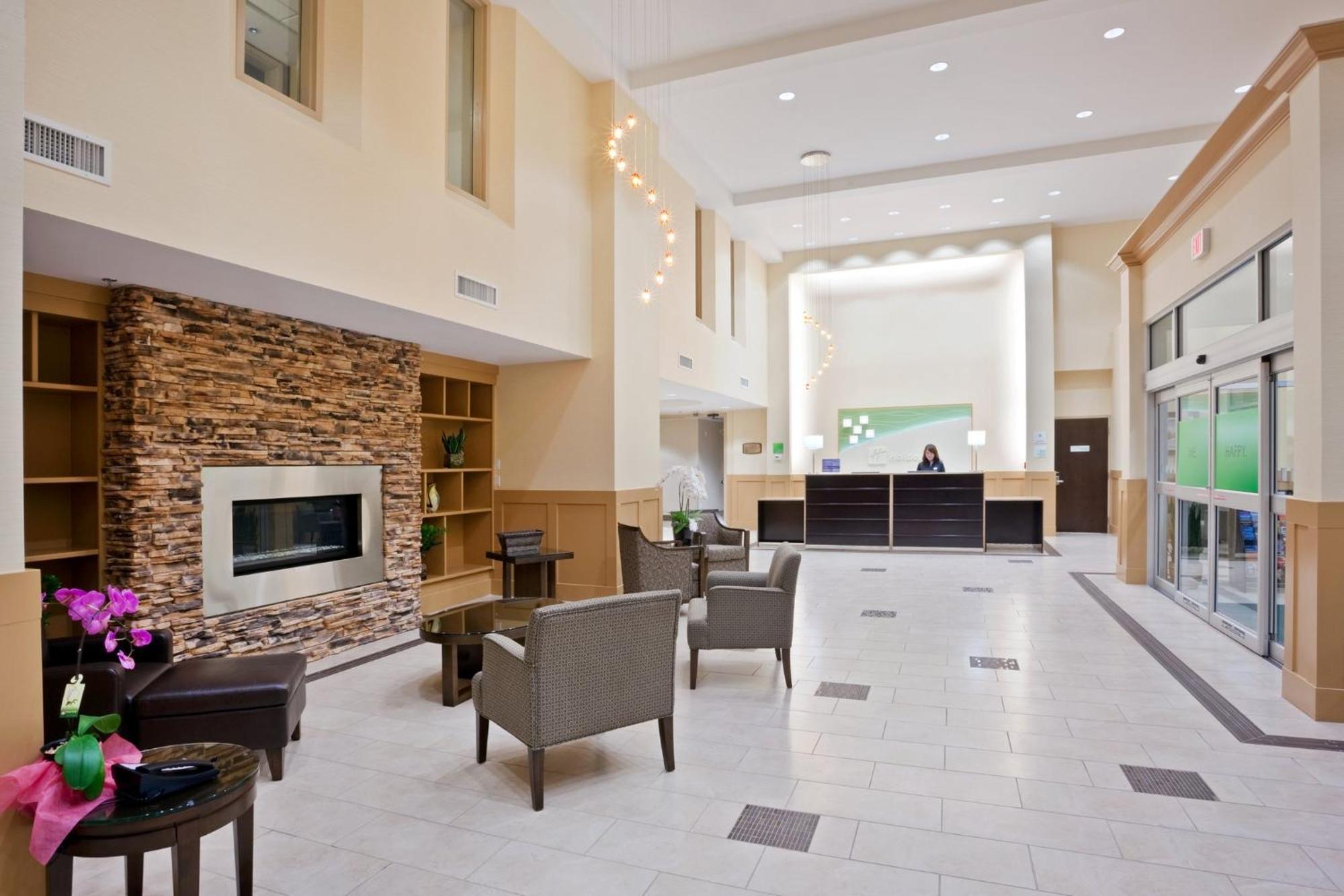 Holiday Inn Hotel & Suites Surrey East - Cloverdale By Ihg Zewnętrze zdjęcie