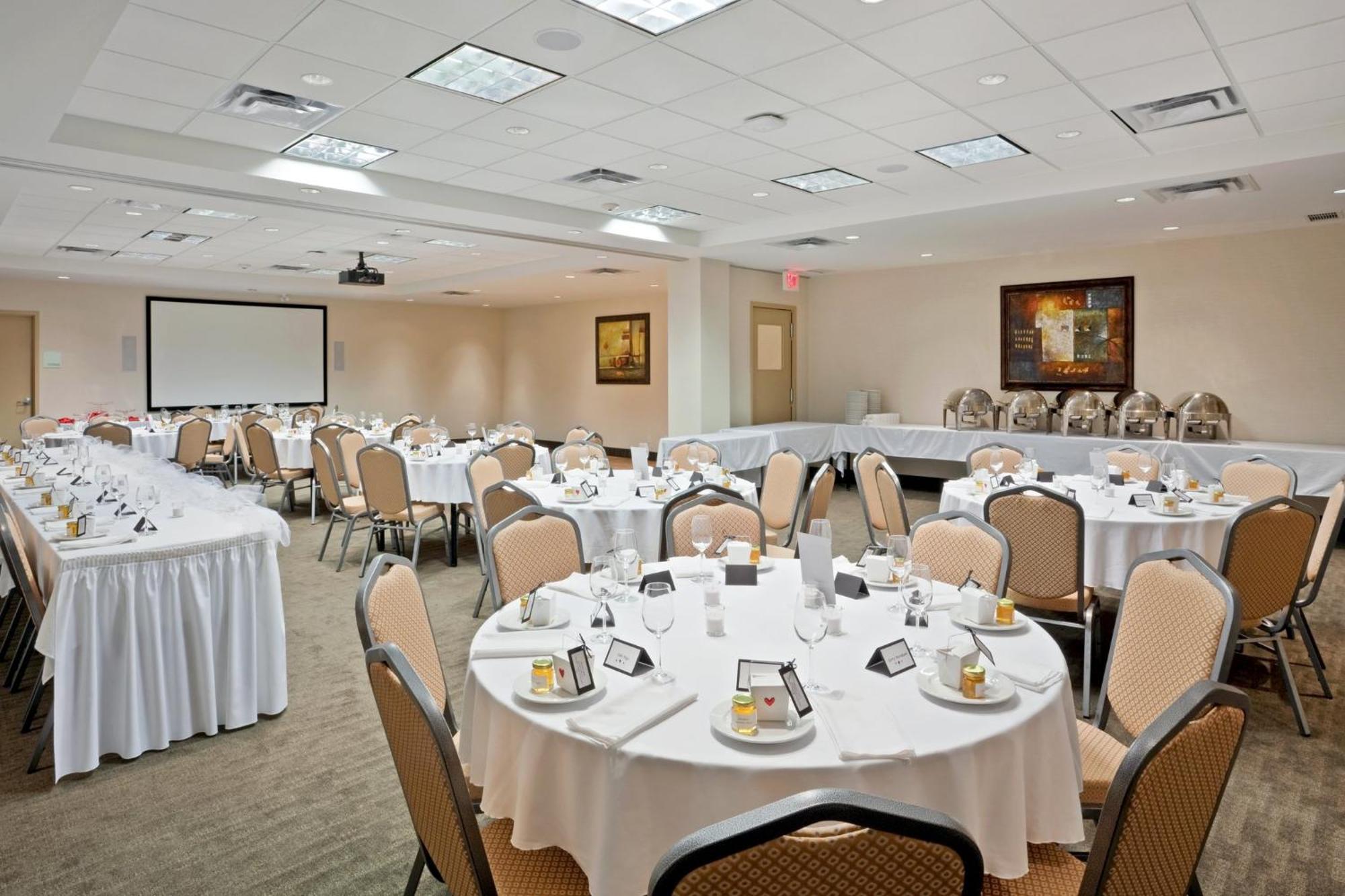 Holiday Inn Hotel & Suites Surrey East - Cloverdale By Ihg Zewnętrze zdjęcie